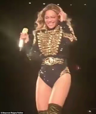 Beyonce Sneezes Before 45,000 Fans During The Formation World Tour In NYC Beyonce Sneezes Before 45,000 Fans During The Formation World Tour In NYC