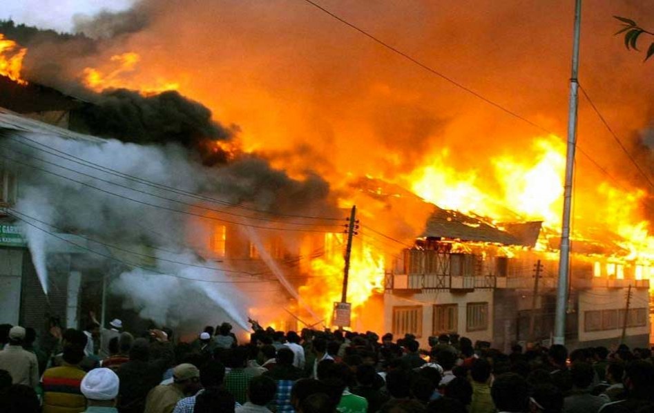 Fire razes popular Ibadan textile market