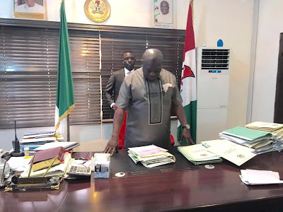 Gov Ikpeazu resumes office at Abia Government House despite controversy [PHOTOS]