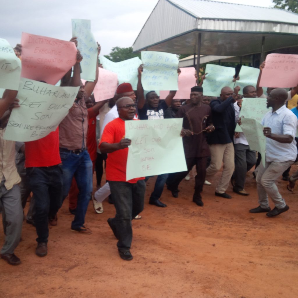 BREAKING: Alleged forgery: Pro-Ekweremadu protest rocks Enugu [PHOTO]