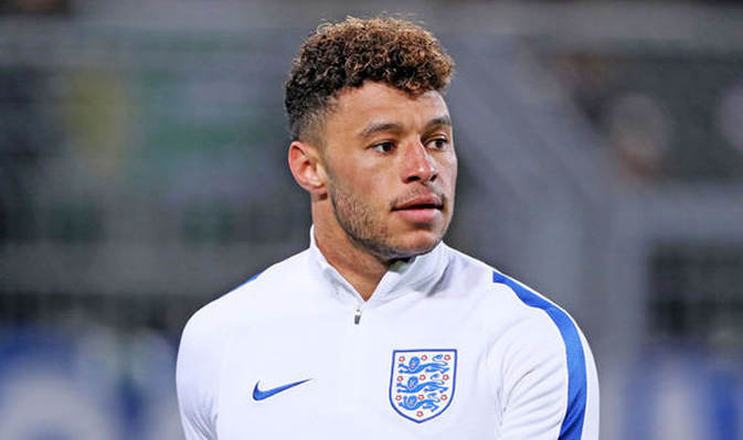 Liverpool star Oxlade-Chamberlain 'likely to miss whole season'