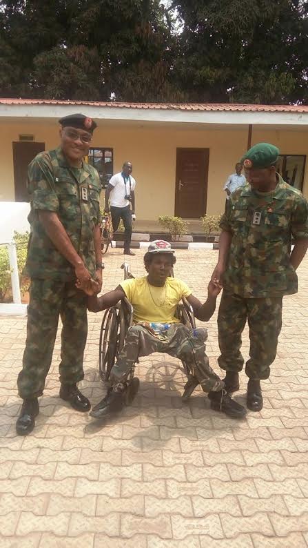 PHOTONEWS: Army visits cripple its men assaulted, presents him with gifts