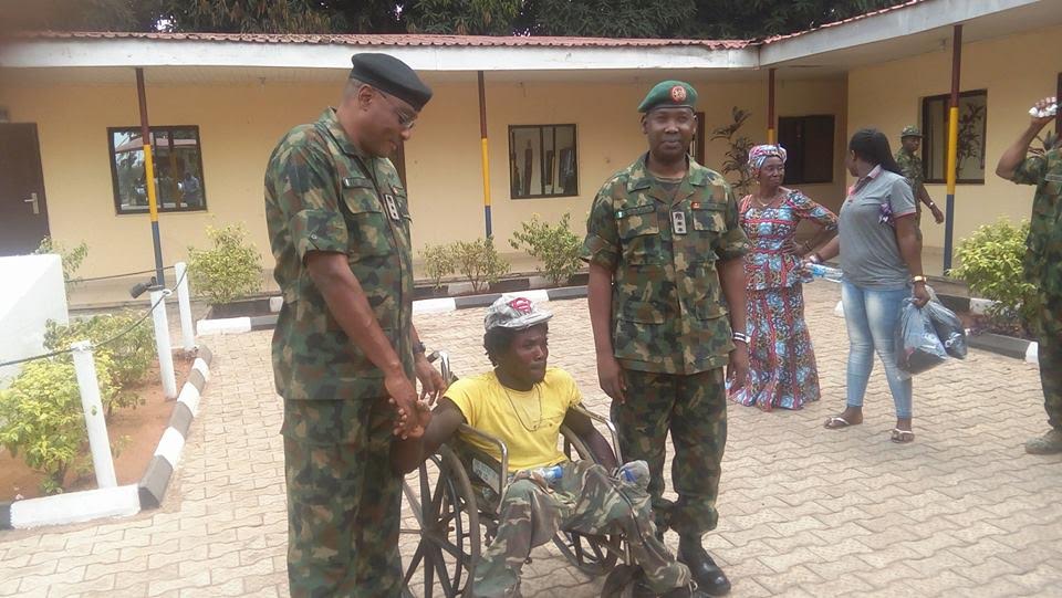 PHOTONEWS: Army visits cripple its men assaulted, presents him with gifts