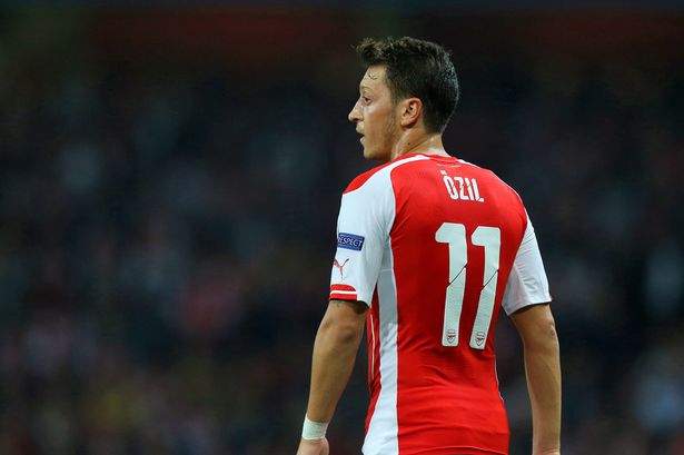 Berbatov sends strong message to Mesut Ozil