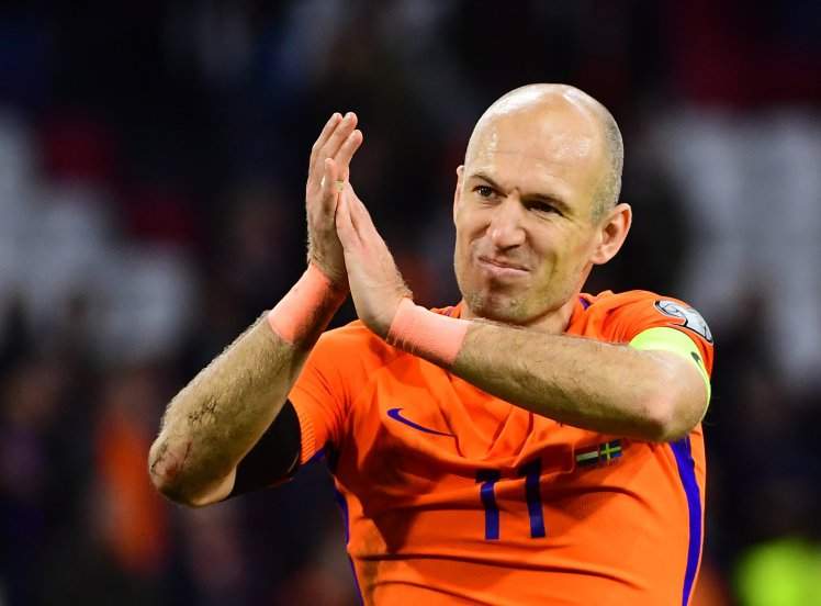 What Arjen Robben said after Bayern Munich offered Hudson-Odoi his No. 10 shirt