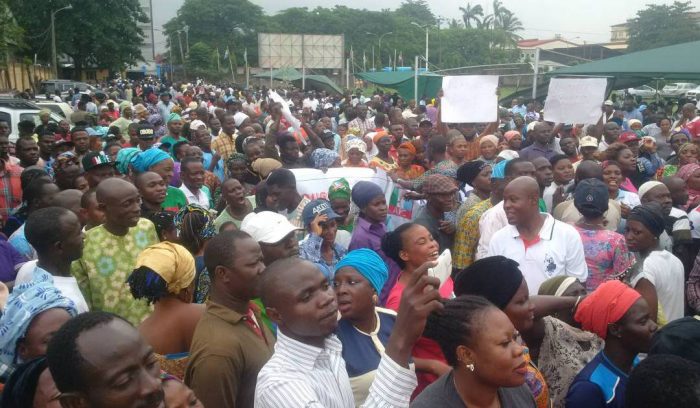 Heavy Protest In Lagos Against APC Legal Adviser, Muiz Banire ( See Photos )