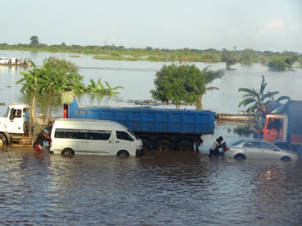 Flooding Leaves Thousands Stranded At Abuja-lokoja Road (Pics)