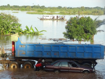 Flooding Leaves Thousands Stranded At Abuja-lokoja Road (Pics)