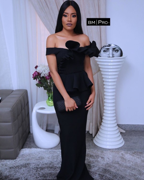 Anna Banner The Stunner Stuns In Black Dress For #TheCasuals17 Wedding
