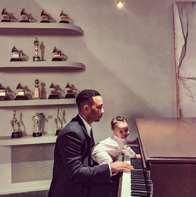 Lovely photo of John Legend and daughter playing piano