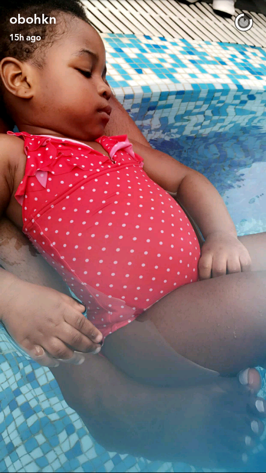 Davido Enjoys Swimming With His Beautiful Daughter Imade Adeleke (Photos)