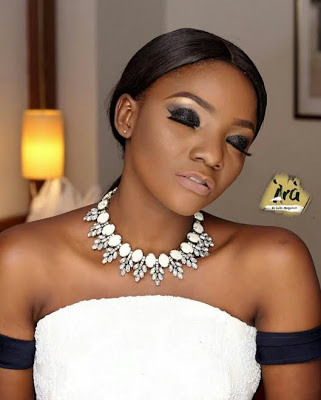 Singer Simi Looks Breathtakingly Beautiful In New Makeup Photos