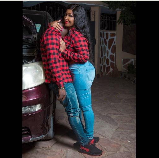 Endowed Lady 'Terrorizes' Husband-to-be with Her Backside in Pre-wedding Photos