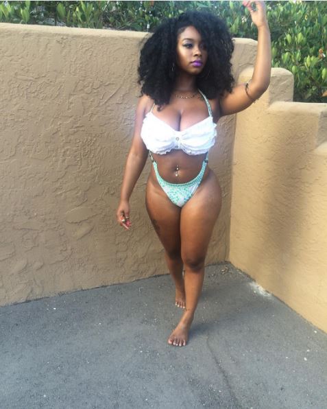 Holy Moly: Curvy Lady Goes Stark N*de in Full Body Painting (Photos)