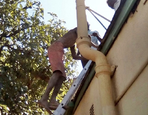 See How a Thief was Stuck in Chimney for Two Days While Trying to Rob a Building (Photos)