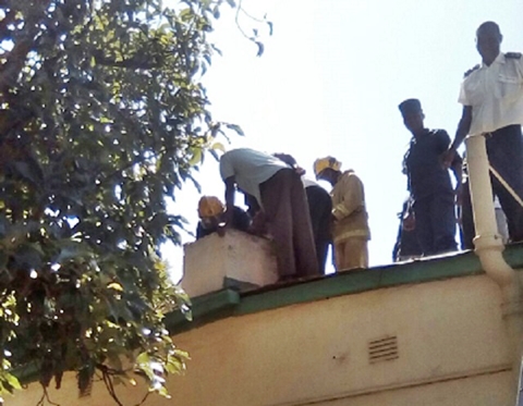 See How a Thief was Stuck in Chimney for Two Days While Trying to Rob a Building (Photos)
