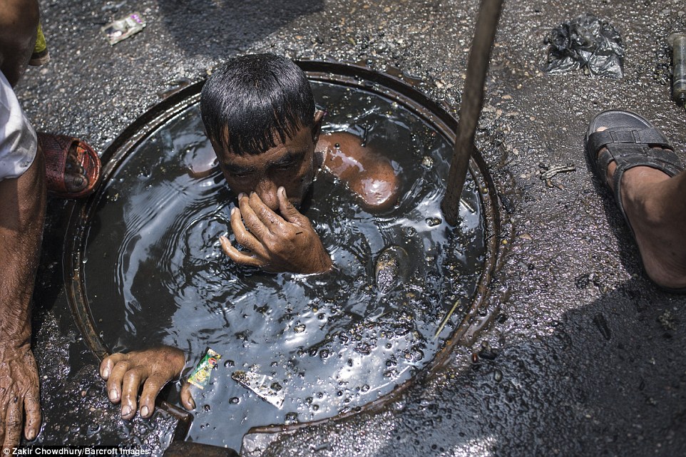 Meet the Man With the Worst Job in the World (Photos)