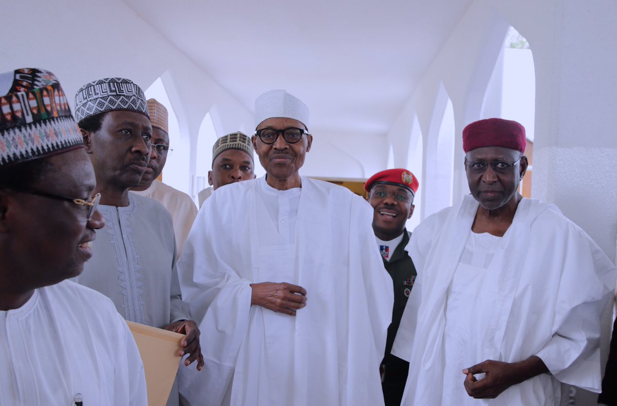 See How Nigerians Reacted to President Buhari's Appearance at Aso Rock Villa Mosque Today