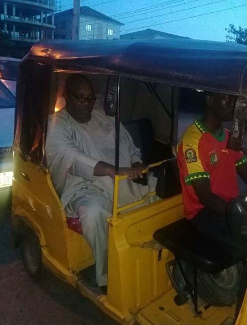 See Photo Of Former Aide to Goodluck Jonathan, Doyin Okupe Spotted in a Keke Napep in Lagos