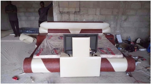 Young Carpenter Makes an Electronic Bed That Comes with a Television and Phone Charger (Photo)