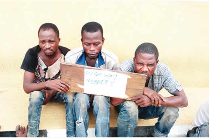 Notorious Cab Driver Who Specializes in Robbing His Passengers Arrested with His Gang Members in Ogun State (Photo)
