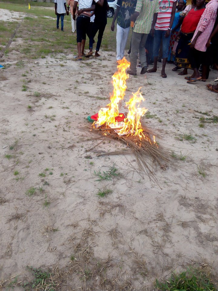 Dirty Politics: APC Members In Akwa Ibom Burn Brooms As They Decamp To PDP (Photos)