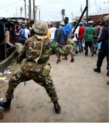 Dismissed Soldier Beats the Hell Out of Woman for Refusing to Sleep with Him in Lekki