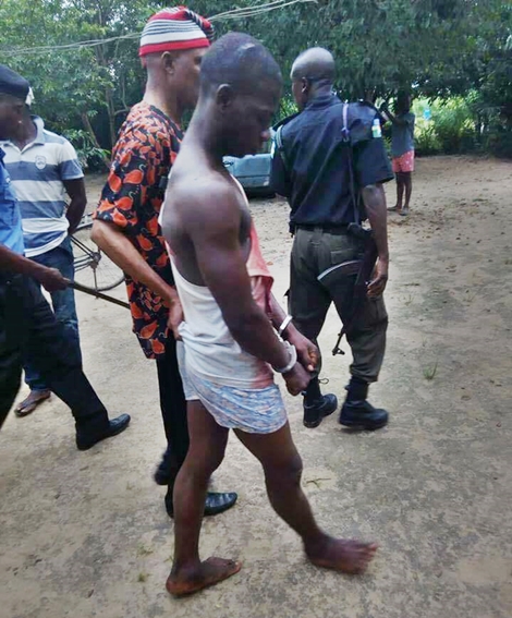 See How a Thief was Grabbed by the Underwear After Being Caught During an Operation in Delta (Photos)