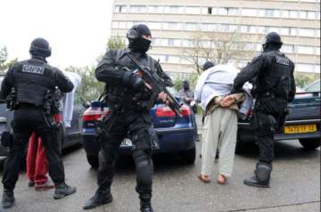 Man Carrying Knife Arrested at Eiffel Tower