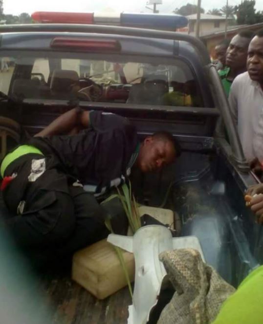 Motorcycle and Handbag Snatcher Caught and Tied Up by Vigilante in Anambra (Photos)