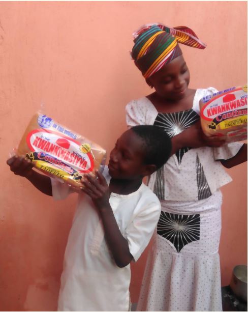 2019 Presidency Race: Rabiu Kwankwaso Begins Campaign with 'Special Bread' (Photos)