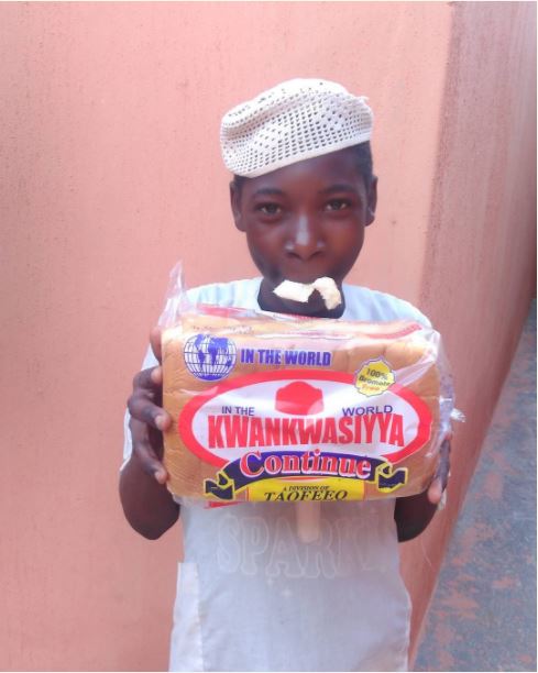 2019 Presidency Race: Rabiu Kwankwaso Begins Campaign with 'Special Bread' (Photos)