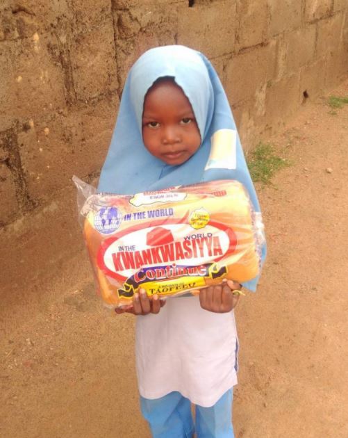 2019 Presidency Race: Rabiu Kwankwaso Begins Campaign with 'Special Bread' (Photos)