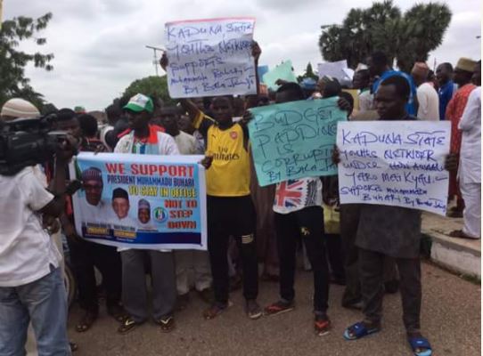 We Support Buhari to Stay in Office, Not to Step Down - Kaduna Youths Protest for Buhari (Photos)