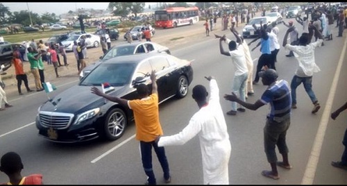 See How President Buhari's Motorcade was Mobbed By Excited Supporters In Abuja (Photos)