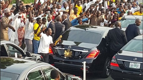 See How President Buhari's Motorcade was Mobbed By Excited Supporters In Abuja (Photos)