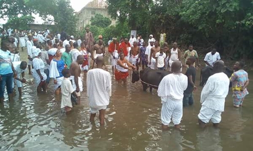 Traditionalists, Agemo Worshippers Shutdown Lagos Community, Appease Yewa River During Festival (Photos)