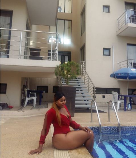 See What a Curvy Nollywood Actress Was Seen Doing on the Street of Lagos (Photos)