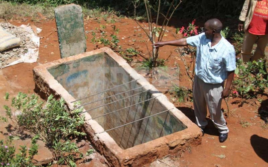 Omg! Bizarre Funeral Held for Old Man Who Dug His Own Grave 38 Years Ago (Photo)