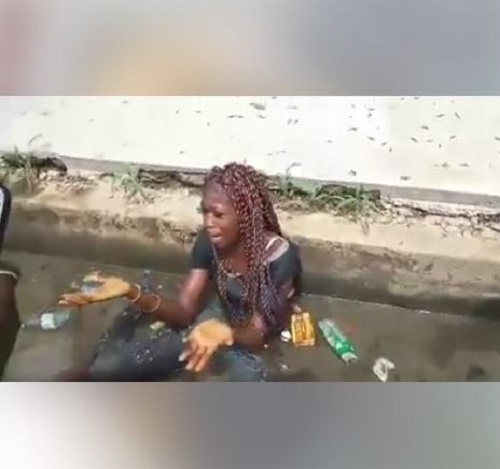 Drama as Two Female Thieves Caught Are Forced to Swim Inside Dirty Gutter in Port Harcourt (Photos+Video)