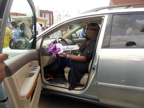 My Boyfriend Proposed to Me with a New Car, But He Beats Me Up, Can I Accept? - Lady Opens Up