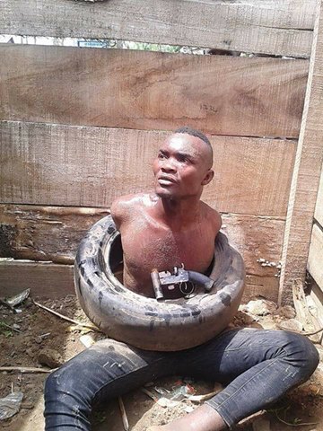 See What Angry Residents Did to an Armed Robber Caught in Sapele This Sunday Morning (Photos)