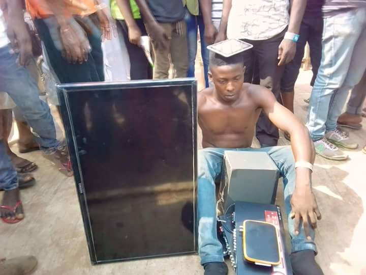 Notorious Barber Who Specializes in Breaking Into People's Houses to Steal Valuables Nabbed in Delta State (Photo)