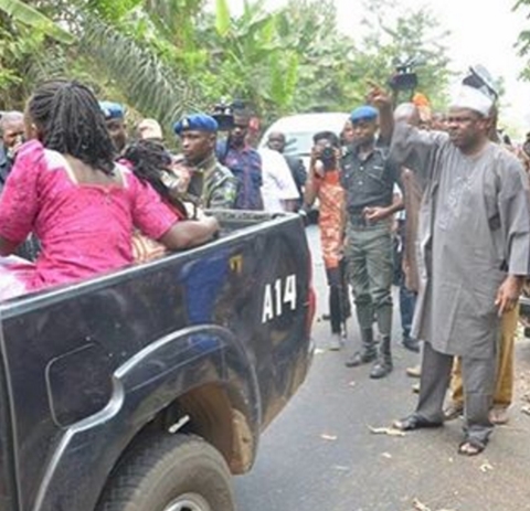 See the Moment Gov. Amosun Helped Rescued Accident Victims on the Road This Morning (Photos)