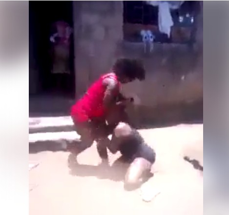 Tension as Wife Stabs Husband's Sidechick After Catching Them Having S*x on the Kitchen Floor