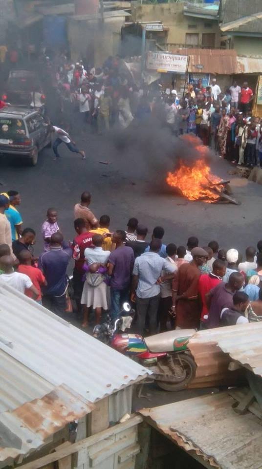 Female Kidnapper Caught, Burnt To Death In Ikorodu