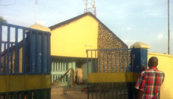 Arrested robbers remove police station's roof, escape while officers were sleeping