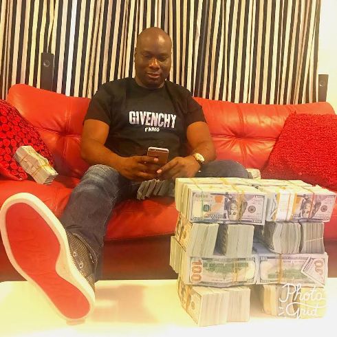 Flamboyant Dubai-Based Nigerian 'Money Man' Shows Off Stacks Of Cash (Photos)