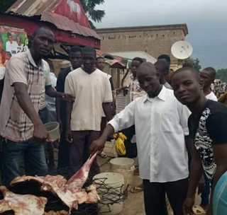 Suya Seller Shares Free Goat Meat To Celebrate Buhari's Return (Photos)