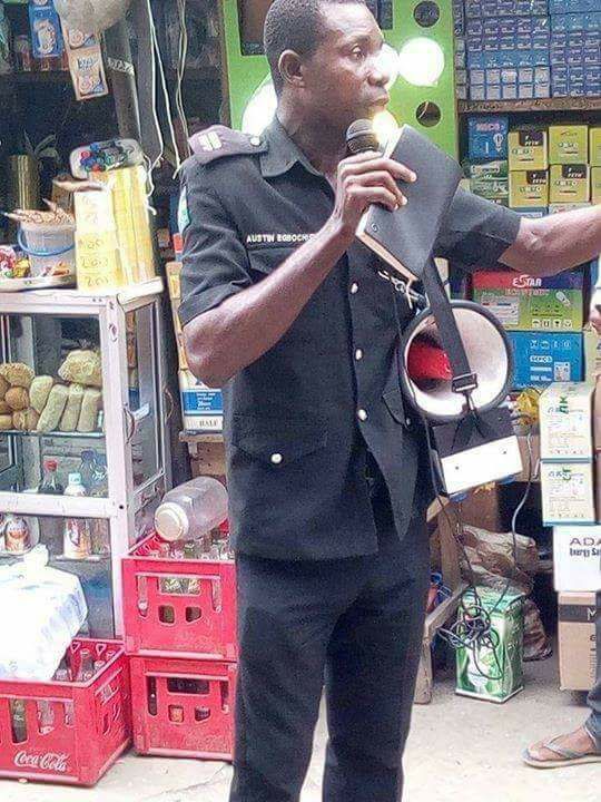 Policeman Pictured Preaching At Alaba International Market (Video)